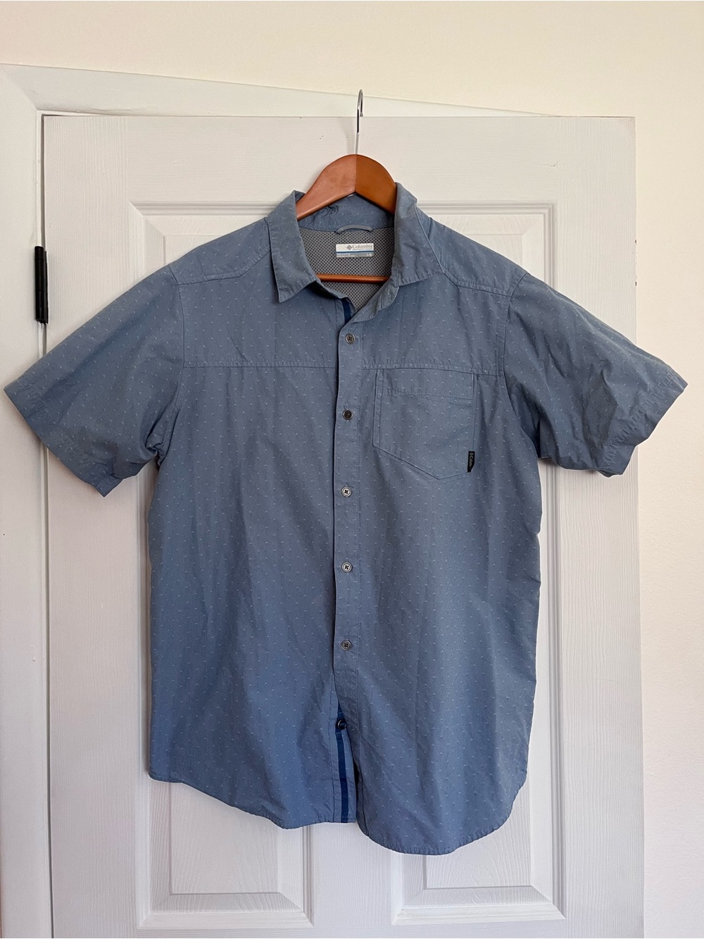Columbia • Men's Short Sleeve Button-Up Shirt - Light Blue